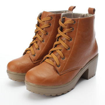 Bottes d'hiver à bout rond des femmes lacent des chaussures de plate-forme